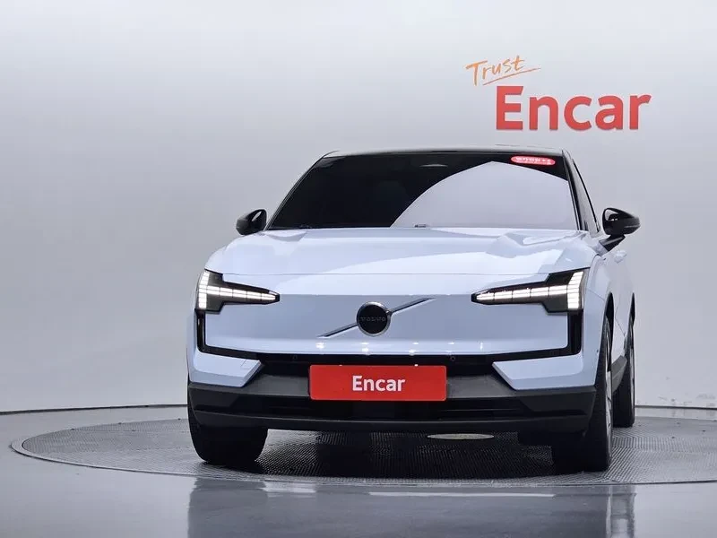 Volvo EX30, снимка 2 - Автомобили и джипове - 56533685