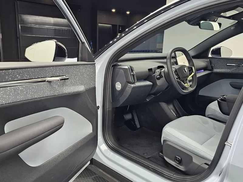 Volvo EX30, снимка 9 - Автомобили и джипове - 56533685