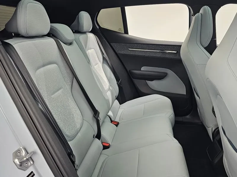 Volvo EX30, снимка 11 - Автомобили и джипове - 56533685