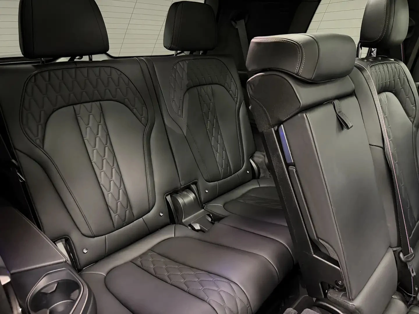 BMW X7 4.0d xDrive M-Sport Paket, снимка 10 - Автомобили и джипове - 54937531