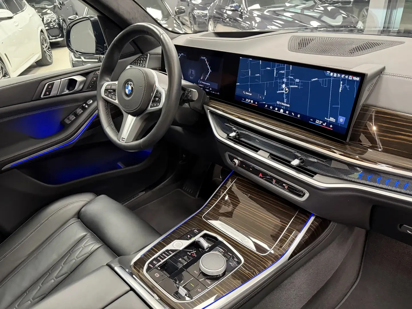 BMW X7 4.0d xDrive M-Sport Paket, снимка 7 - Автомобили и джипове - 54937531