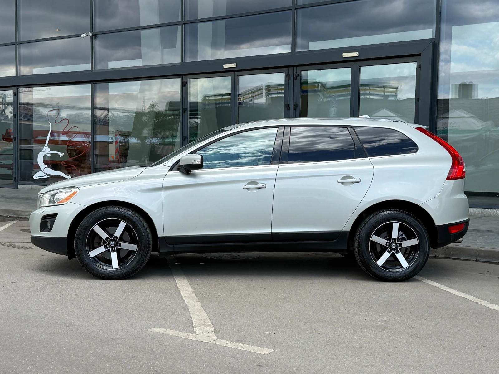 Volvo XC60 6 МЕСЕЦА ГАРАНЦИЯ/3.0i T6 305кс 4х4 Панорама, снимка 2 - Автомобили и джипове - 54977636