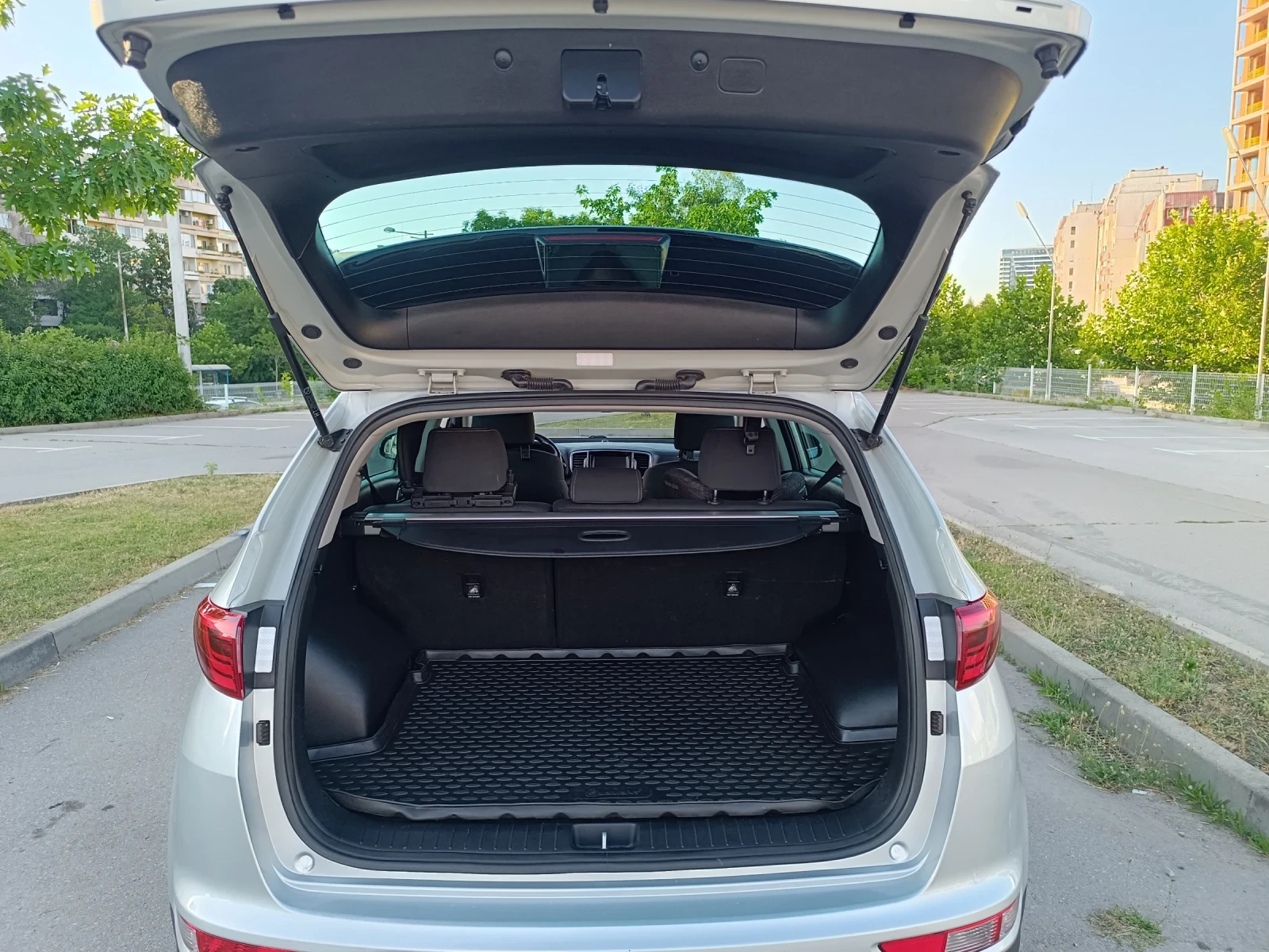 Kia Sportage 1, 6 бензин, 177 к.с. 4х4 , снимка 9 - Автомобили и джипове - 55345202