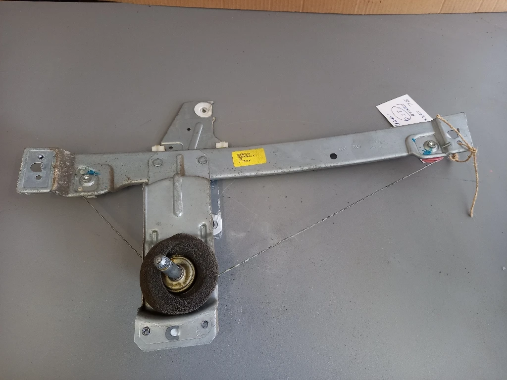 Машинка стъкло стъклоповдигач задна лява ръчна Пежо 207SW 