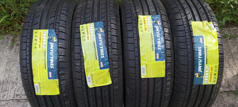 Гуми Летни 215/65R15, снимка 1 - Гуми и джанти - 29865429