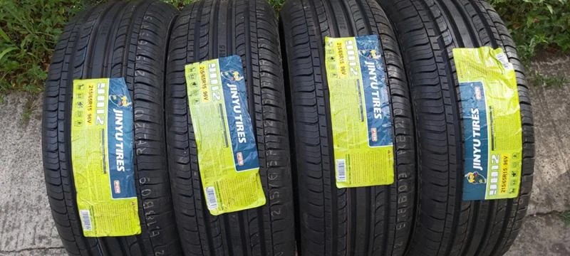 Гуми Летни 215/65R15, снимка 2 - Гуми и джанти - 29865429