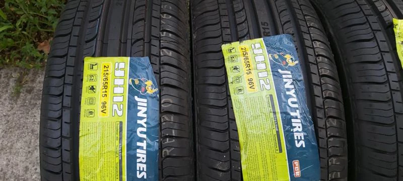 Гуми Летни 215/65R15, снимка 3 - Гуми и джанти - 29865429