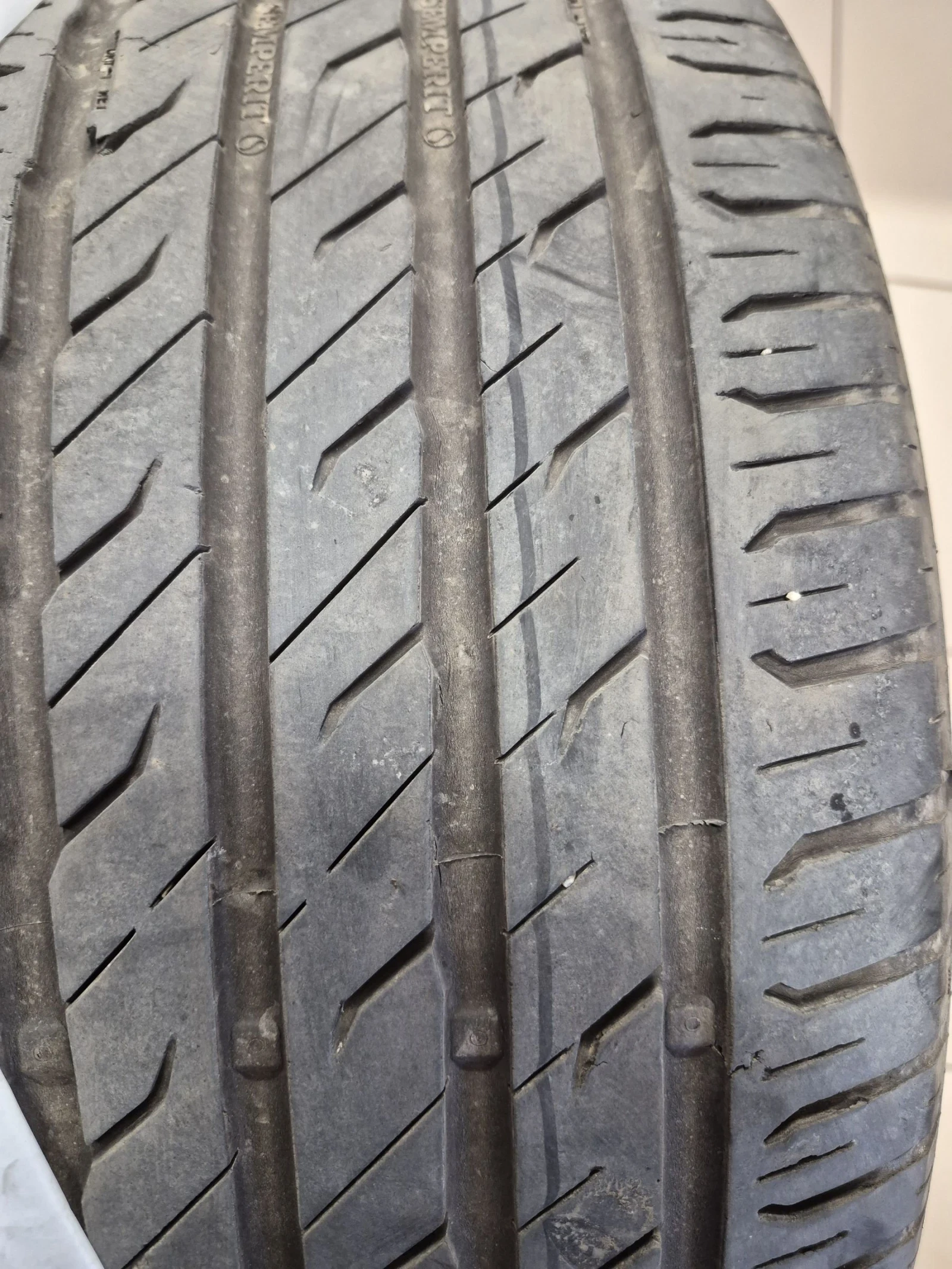 Гуми Летни 235/45R17, снимка 3 - Гуми и джанти - 55210658