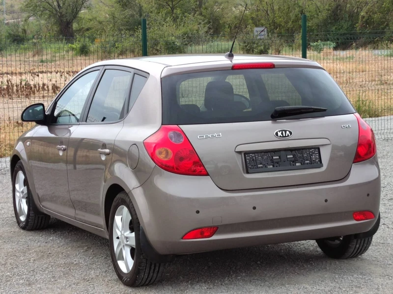 Kia Ceed 1.6CRDI, снимка 5 - Автомобили и джипове - 47466874