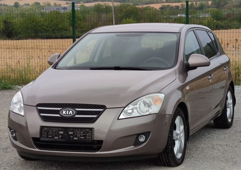 Kia Ceed 1.6CRDI, снимка 7 - Автомобили и джипове - 47466874