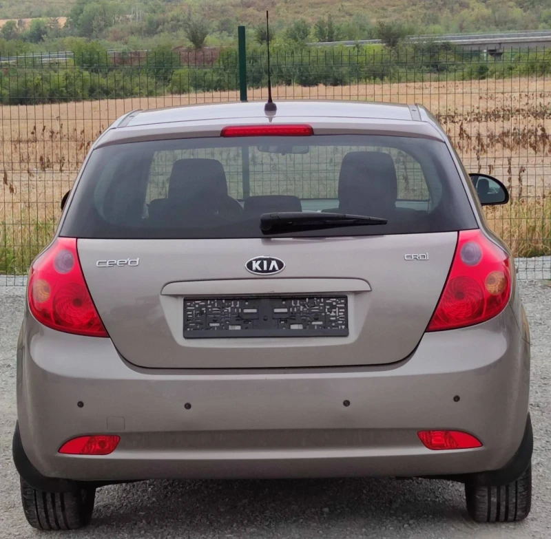 Kia Ceed 1.6CRDI, снимка 4 - Автомобили и джипове - 47466874