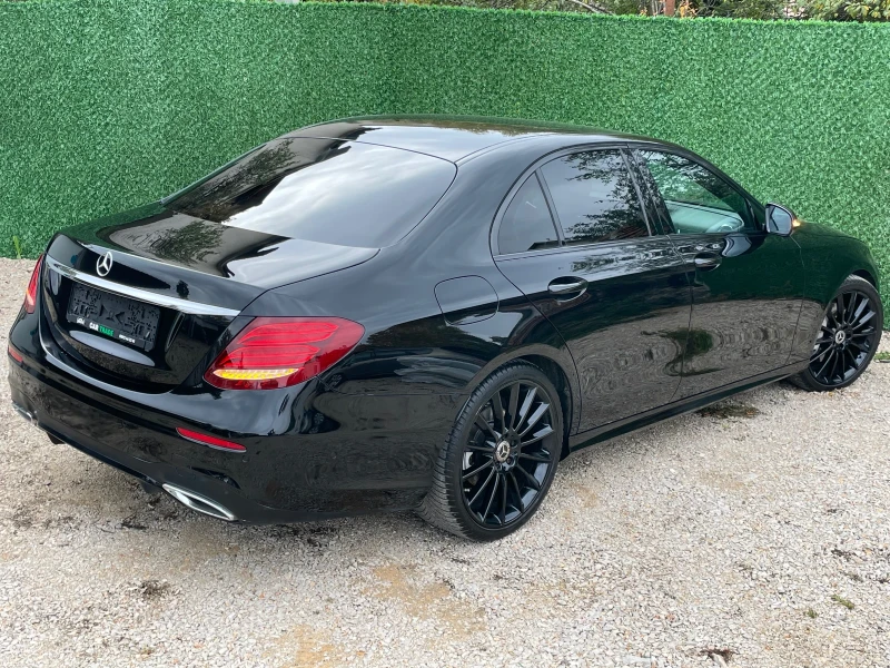 Mercedes-Benz E 220 AMG/HEAD UP/ШИТО ТАБЛО/SHADOW/20&#34;ZOLL/BURMESTE, снимка 4 - Автомобили и джипове - 52317462