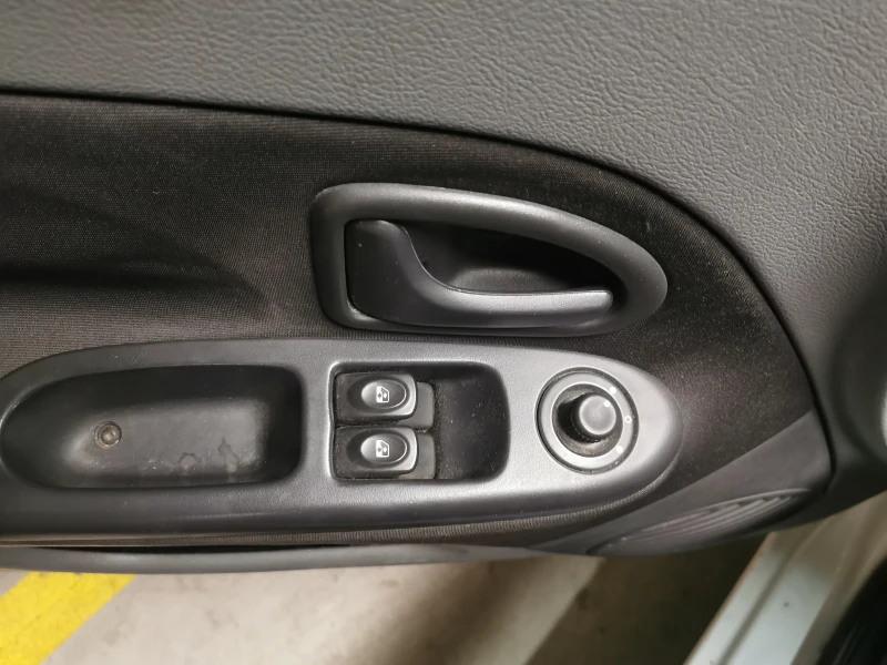 Renault Symbol, снимка 12 - Автомобили и джипове - 52359854