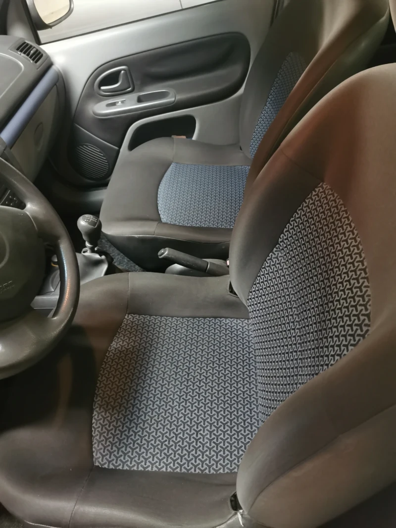 Renault Symbol, снимка 8 - Автомобили и джипове - 52359854