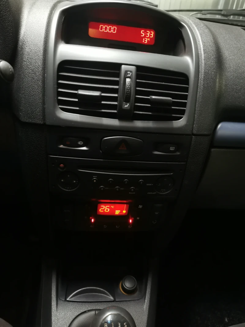 Renault Symbol, снимка 6 - Автомобили и джипове - 52359854