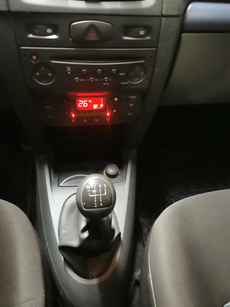 Renault Symbol, снимка 9 - Автомобили и джипове - 52359854