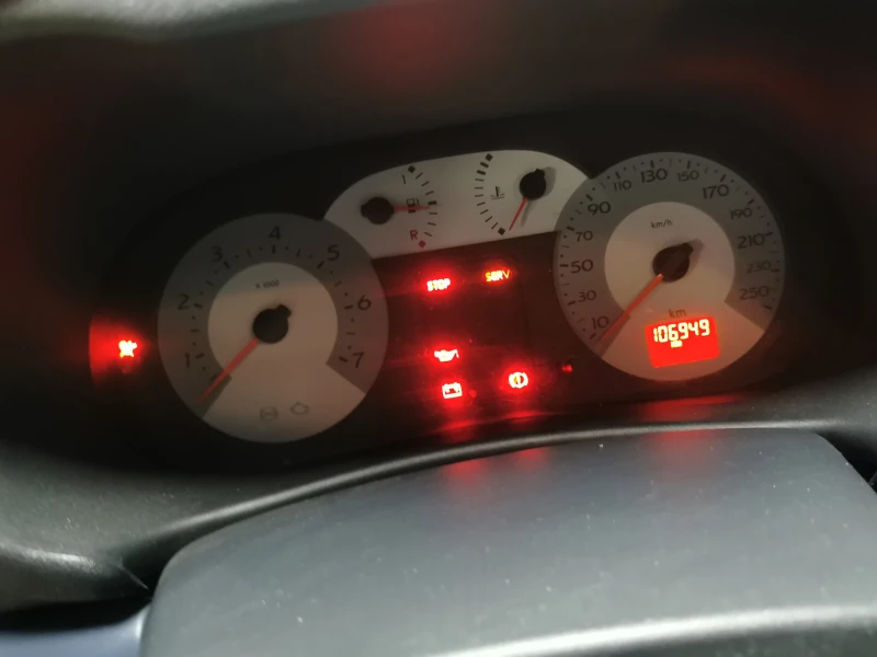 Renault Symbol, снимка 7 - Автомобили и джипове - 52359854