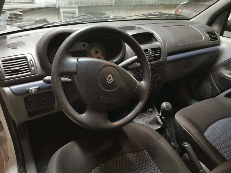 Renault Symbol, снимка 5 - Автомобили и джипове - 52359854