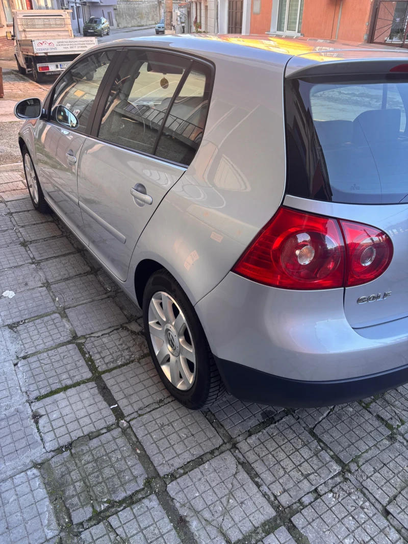 VW Golf 1.6FSI, снимка 13 - Автомобили и джипове - 52525163