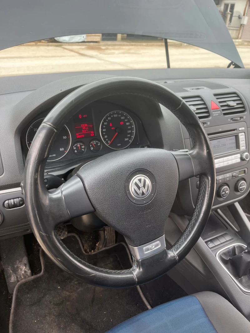 VW Golf 1.9 Шибедах, парктроник , снимка 13 - Автомобили и джипове - 53514253
