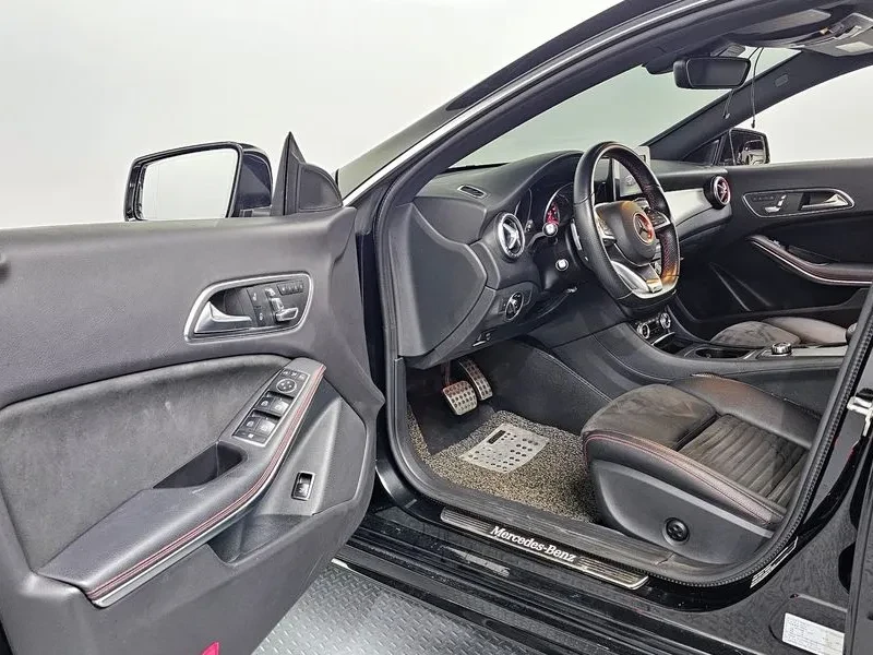 Mercedes-Benz CLA 2.5, снимка 10 - Автомобили и джипове - 54287661