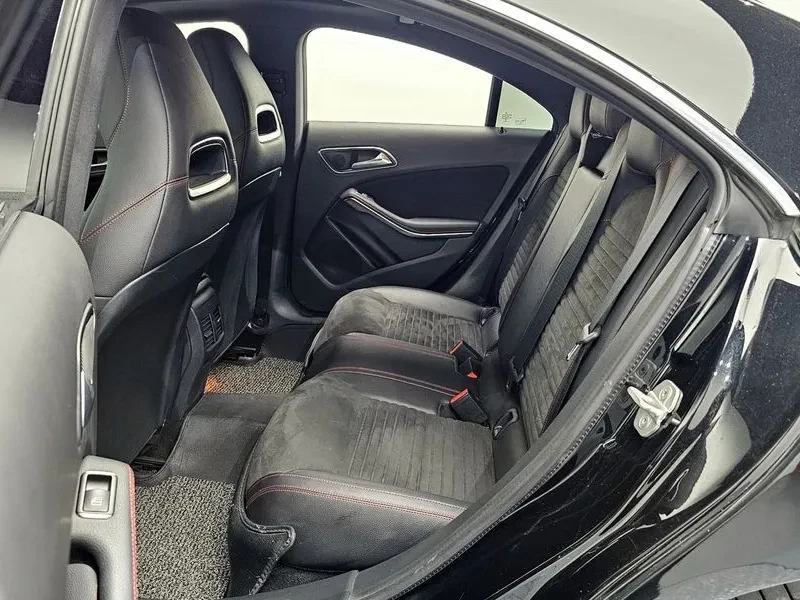 Mercedes-Benz CLA 2.5, снимка 11 - Автомобили и джипове - 54287661