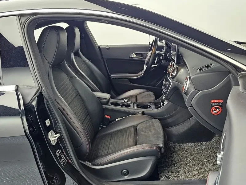 Mercedes-Benz CLA 2.5, снимка 12 - Автомобили и джипове - 54287661