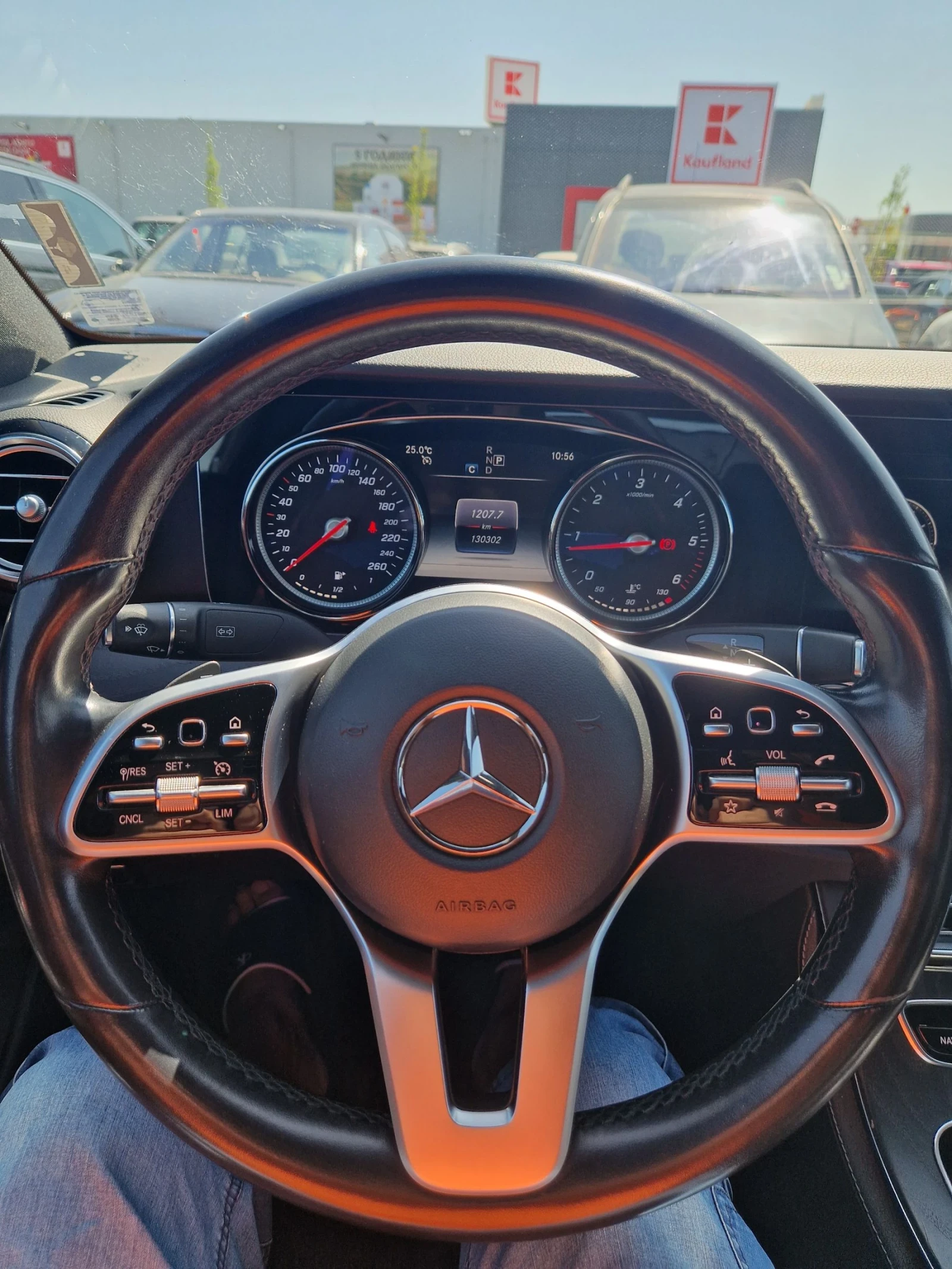 Mercedes-Benz E 220 Седан - изображение 6