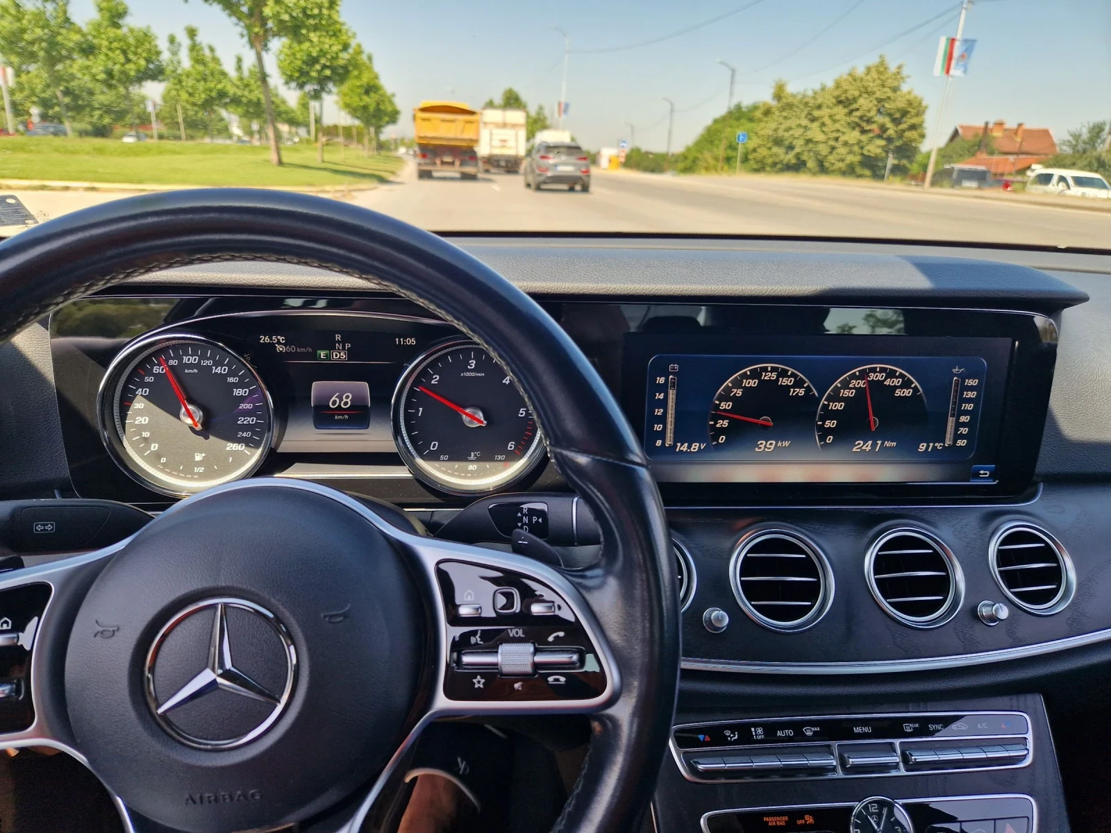 Mercedes-Benz E 220 Седан - изображение 10