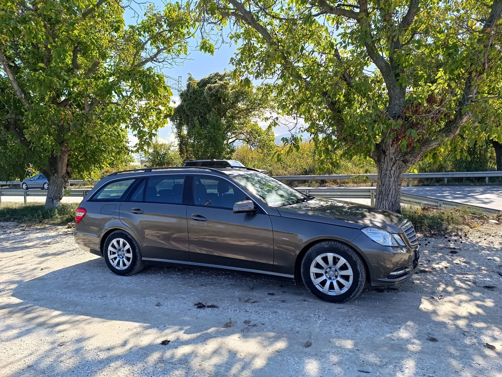 Mercedes-Benz E 220  - изображение 4