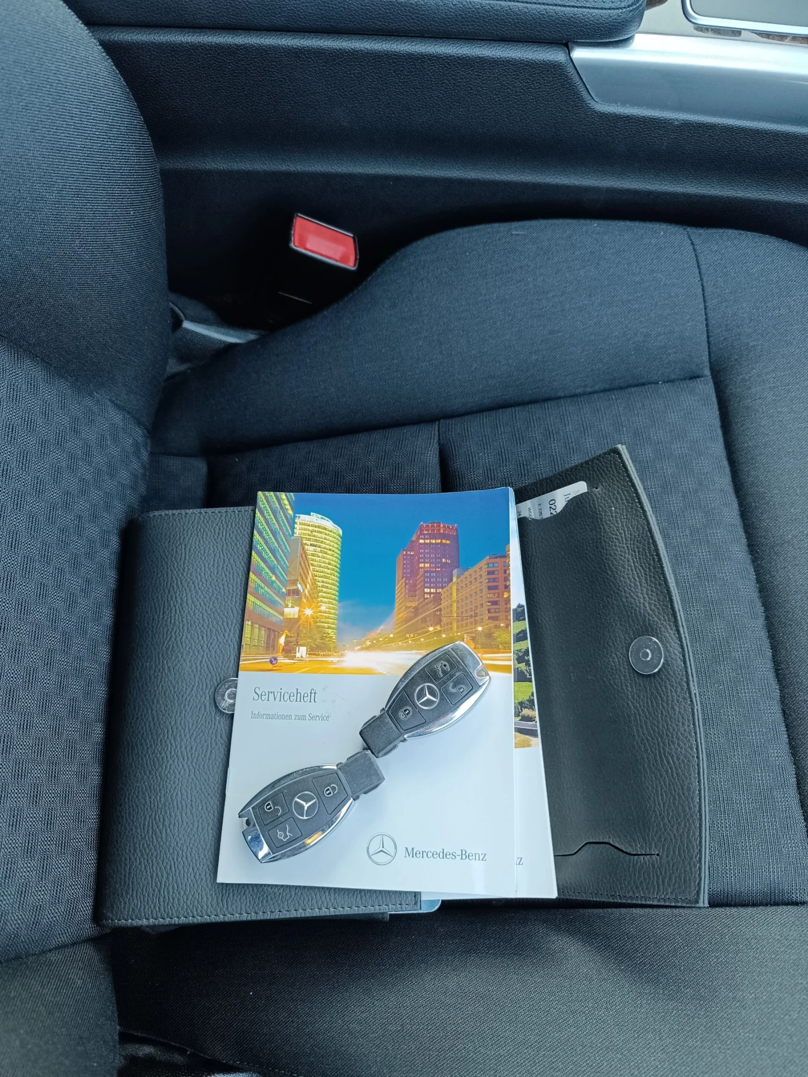 Mercedes-Benz E 220  - изображение 8