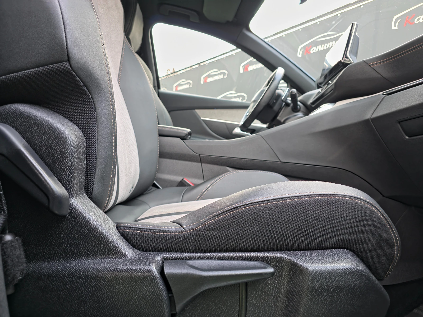 Peugeot 3008 GT 300 4WD PLUG-IN-HYBRID S&S EAT8 - изображение 9