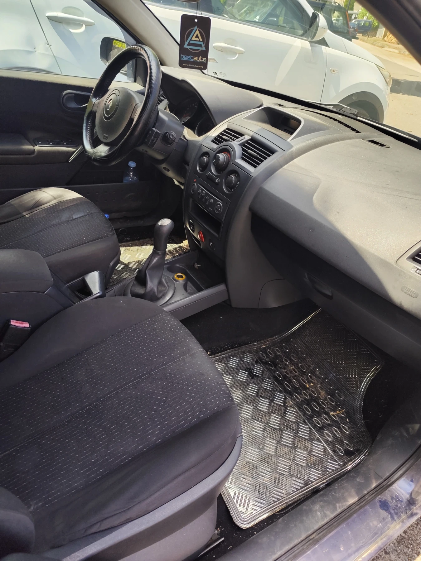 Renault Megane 1.5 dci, снимка 4 - Автомобили и джипове - 53959481