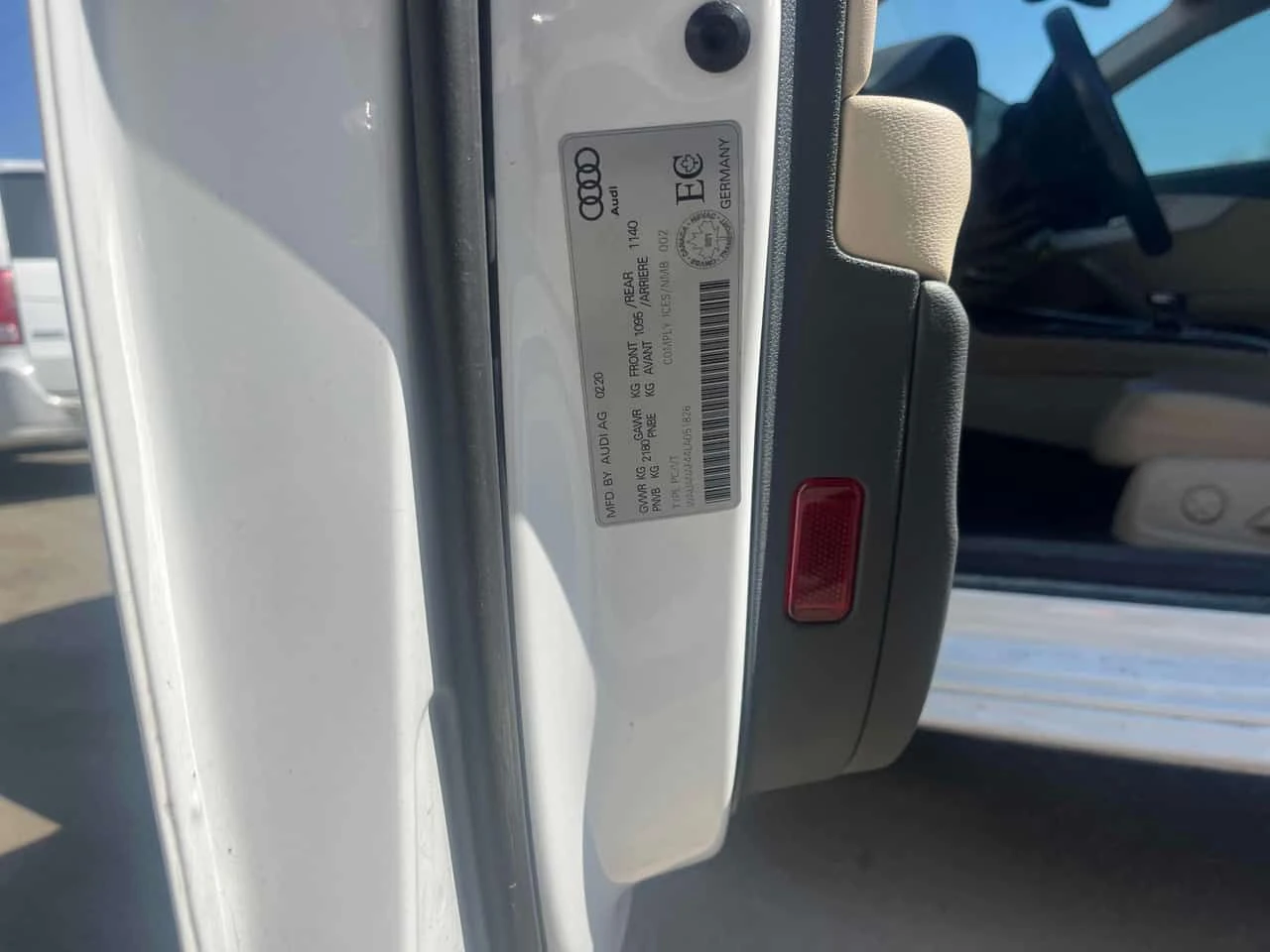 Audi A4  Komfort /DIS/CAMERA/LED/КЛИП НА МОТОРА , снимка 9 - Автомобили и джипове - 54167654