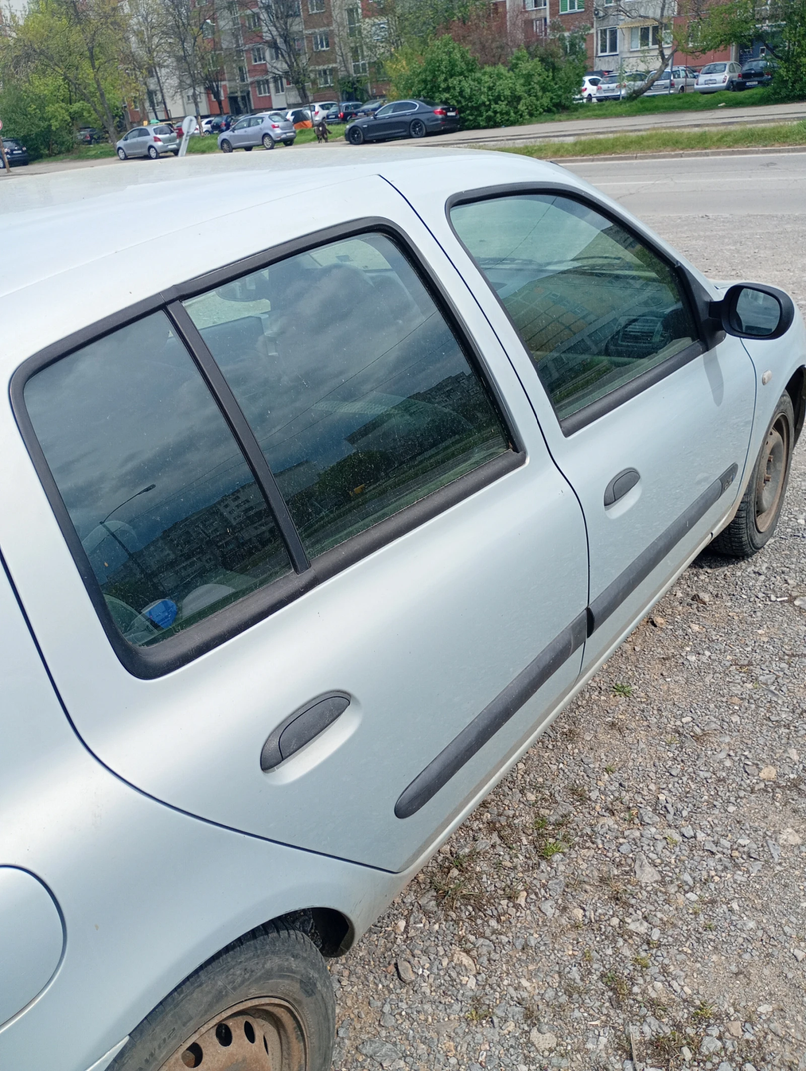 Renault Clio 1.5DCI, снимка 3 - Автомобили и джипове - 54256442