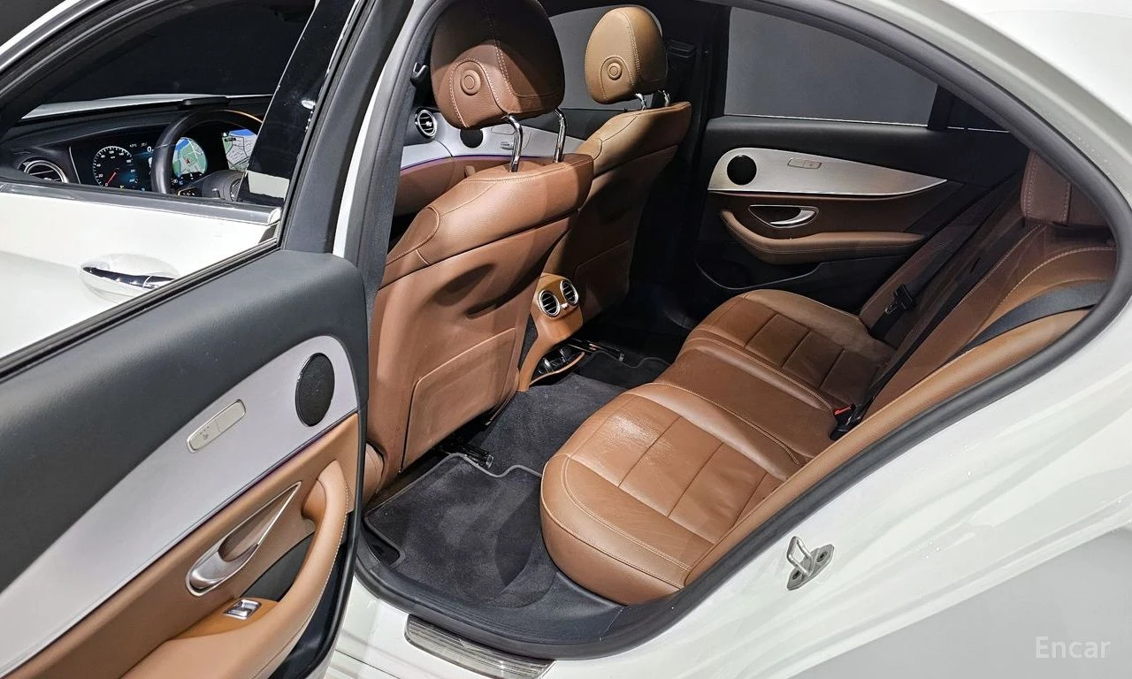 Mercedes-Benz E 250 Avantgarde* DISTRONIC* DIGITAL* AMBIENT* ПОДГРЕВ* , снимка 16 - Автомобили и джипове - 54713093