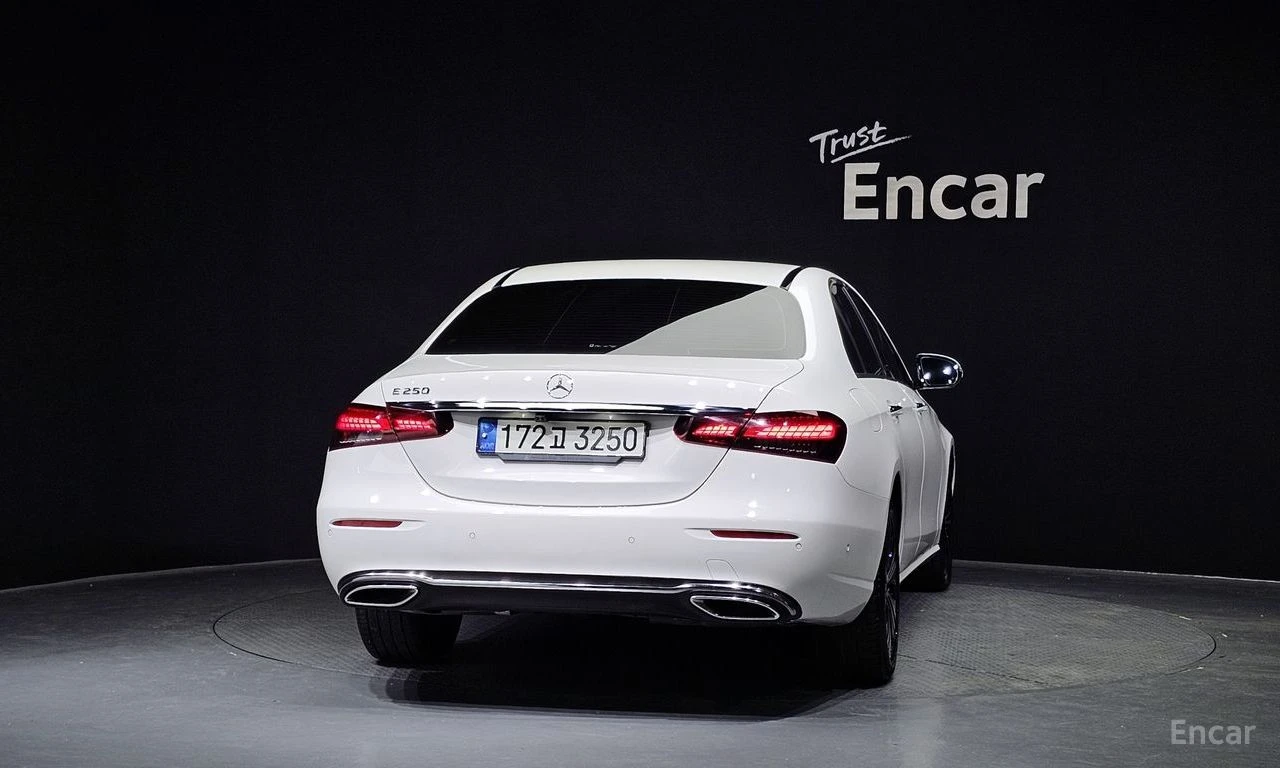 Mercedes-Benz E 250 Avantgarde* DISTRONIC* DIGITAL* AMBIENT* ПОДГРЕВ* , снимка 4 - Автомобили и джипове - 54713093