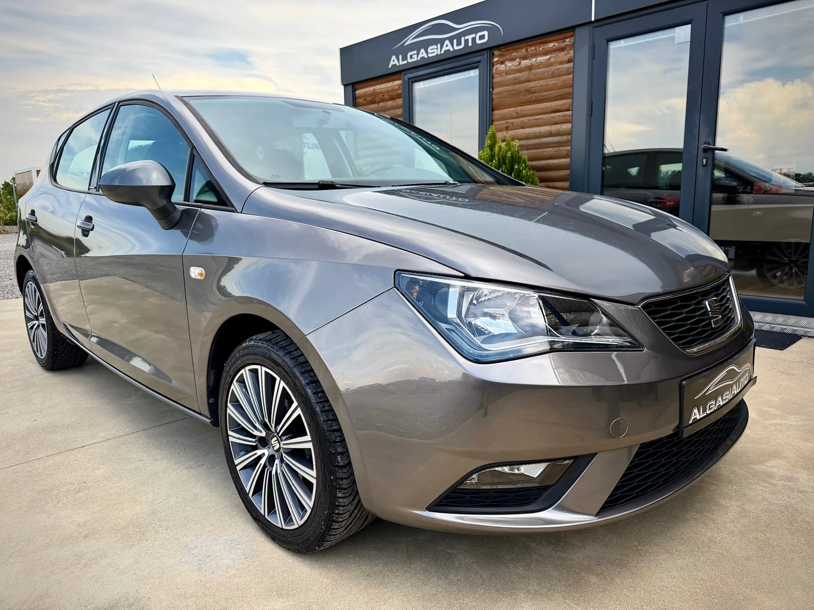 Seat Ibiza 1.0 MPI* CONNECT, снимка 6 - Автомобили и джипове - 54766402