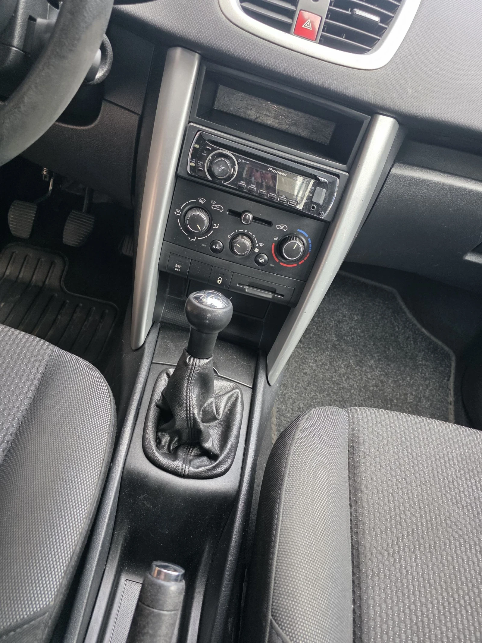 Peugeot 207 1.4, снимка 8 - Автомобили и джипове - 54901363