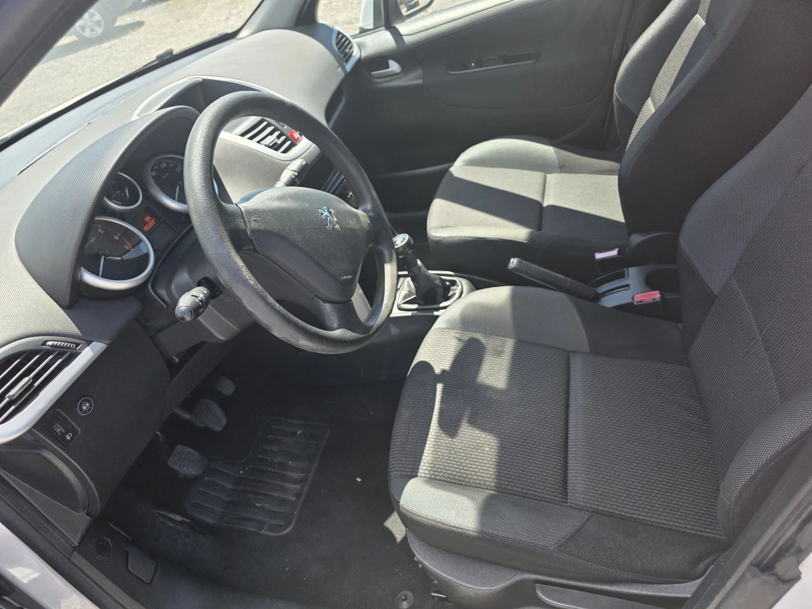 Peugeot 207 1.4, снимка 7 - Автомобили и джипове - 54901363