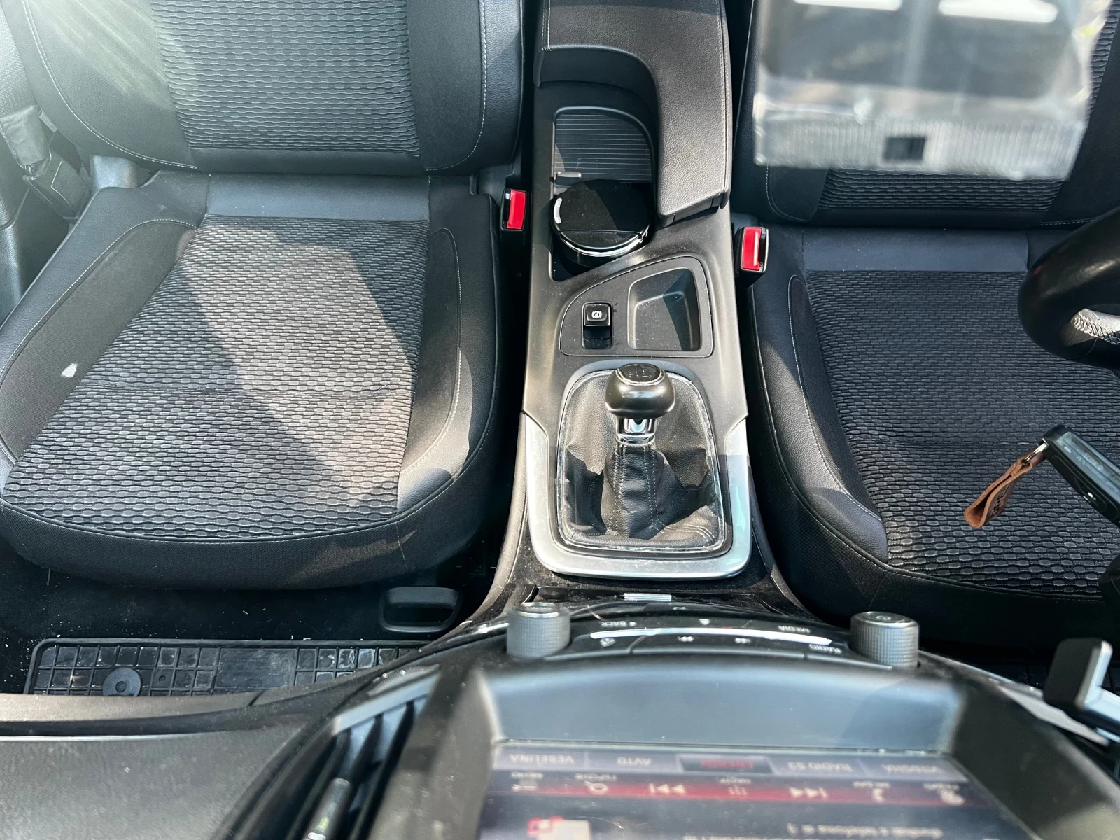 Opel Insignia ST 1.6 ecoflex, снимка 7 - Автомобили и джипове - 55584693