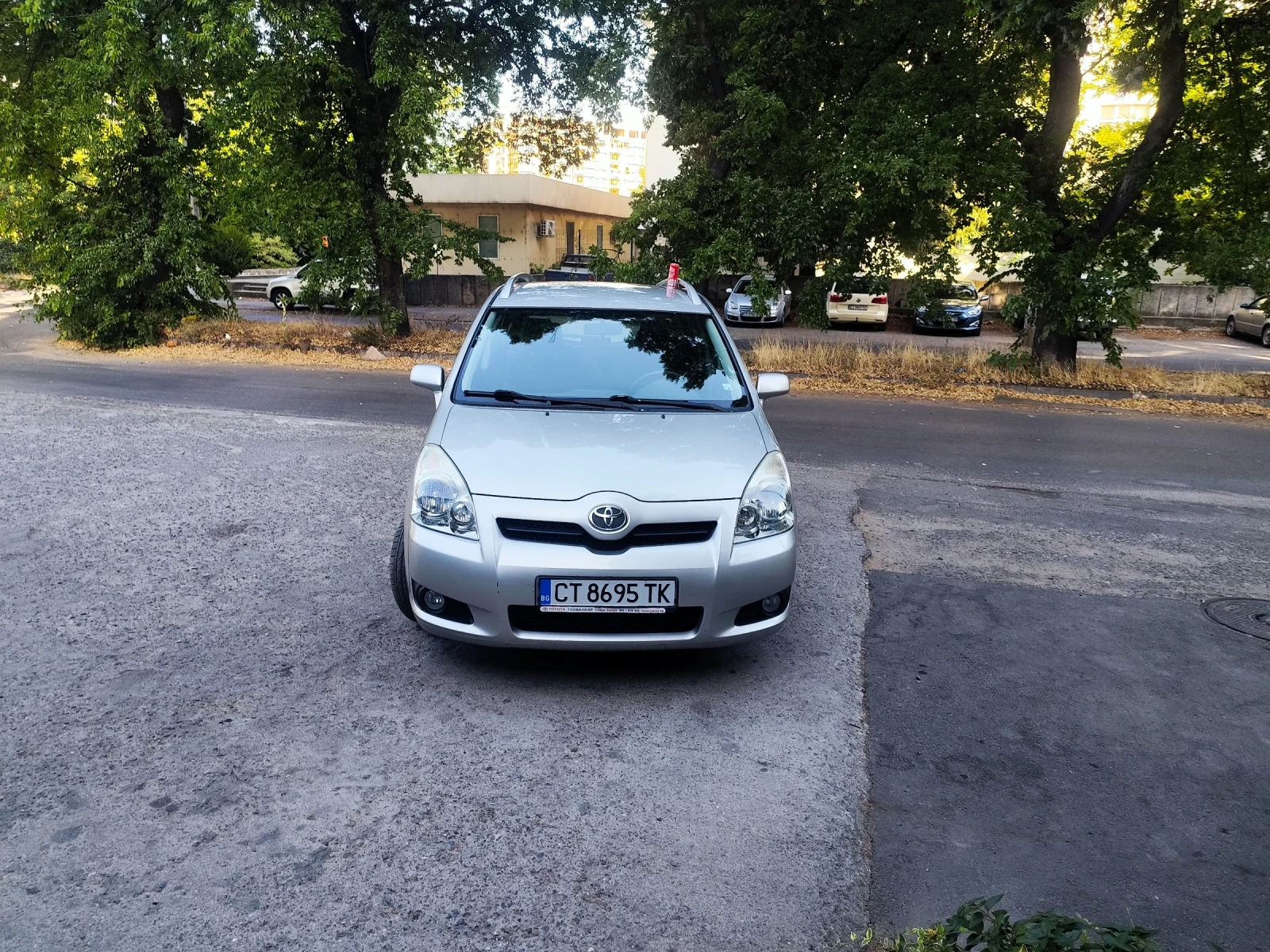 Toyota Corolla verso 7 местна, снимка 8 - Автомобили и джипове - 55863605