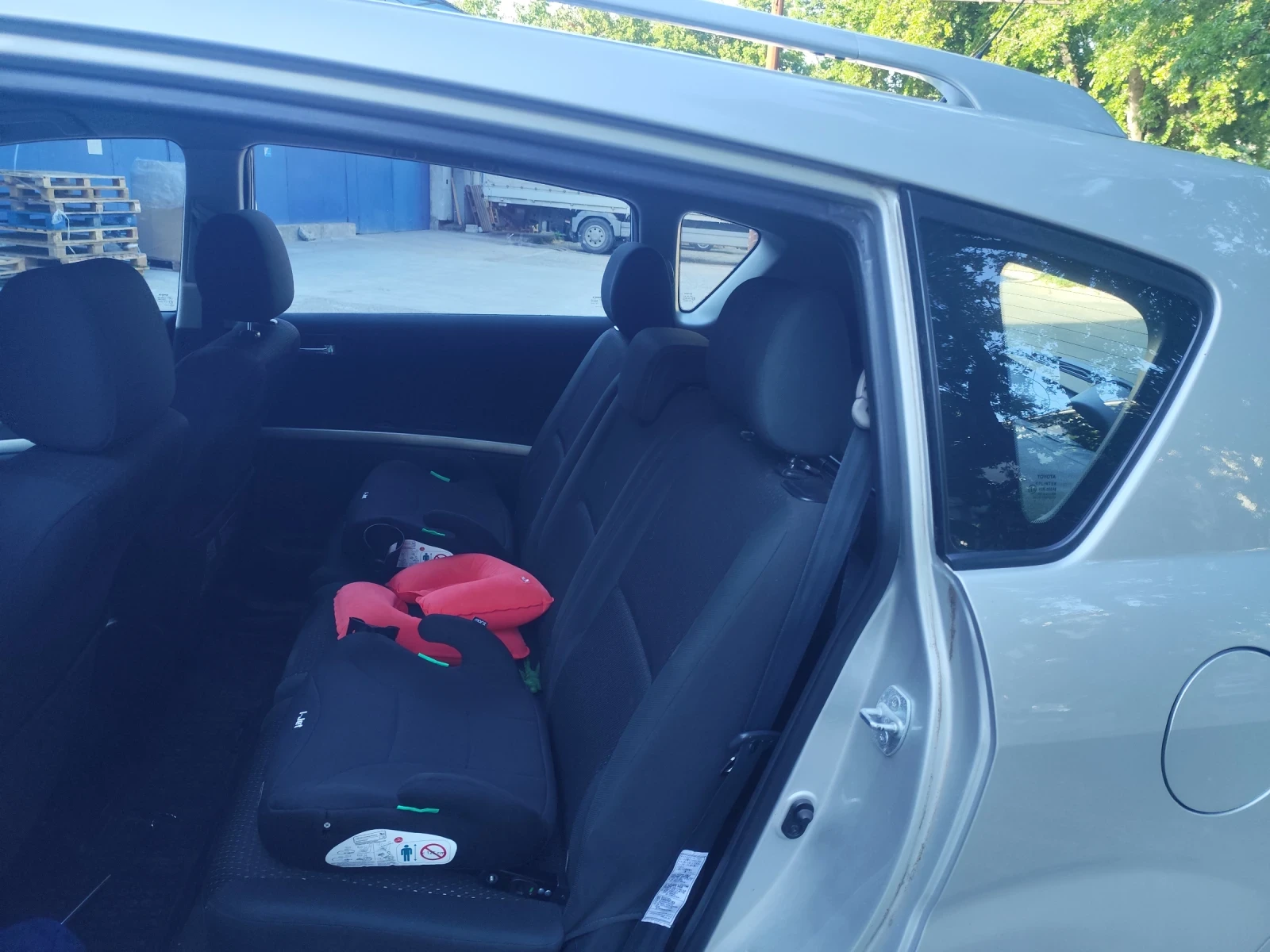 Toyota Corolla verso 7 местна, снимка 10 - Автомобили и джипове - 55863605