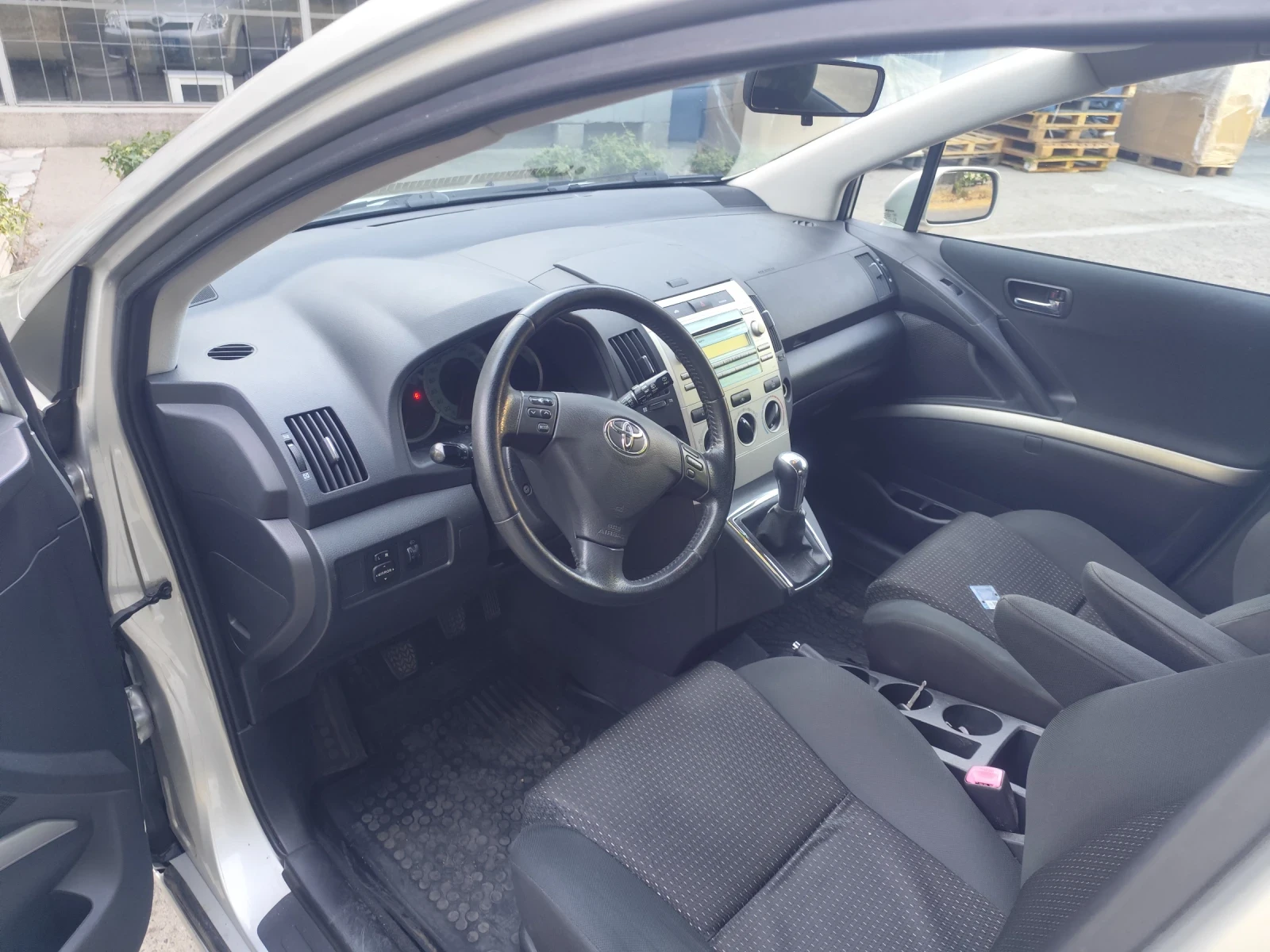 Toyota Corolla verso 7 местна, снимка 11 - Автомобили и джипове - 55863605