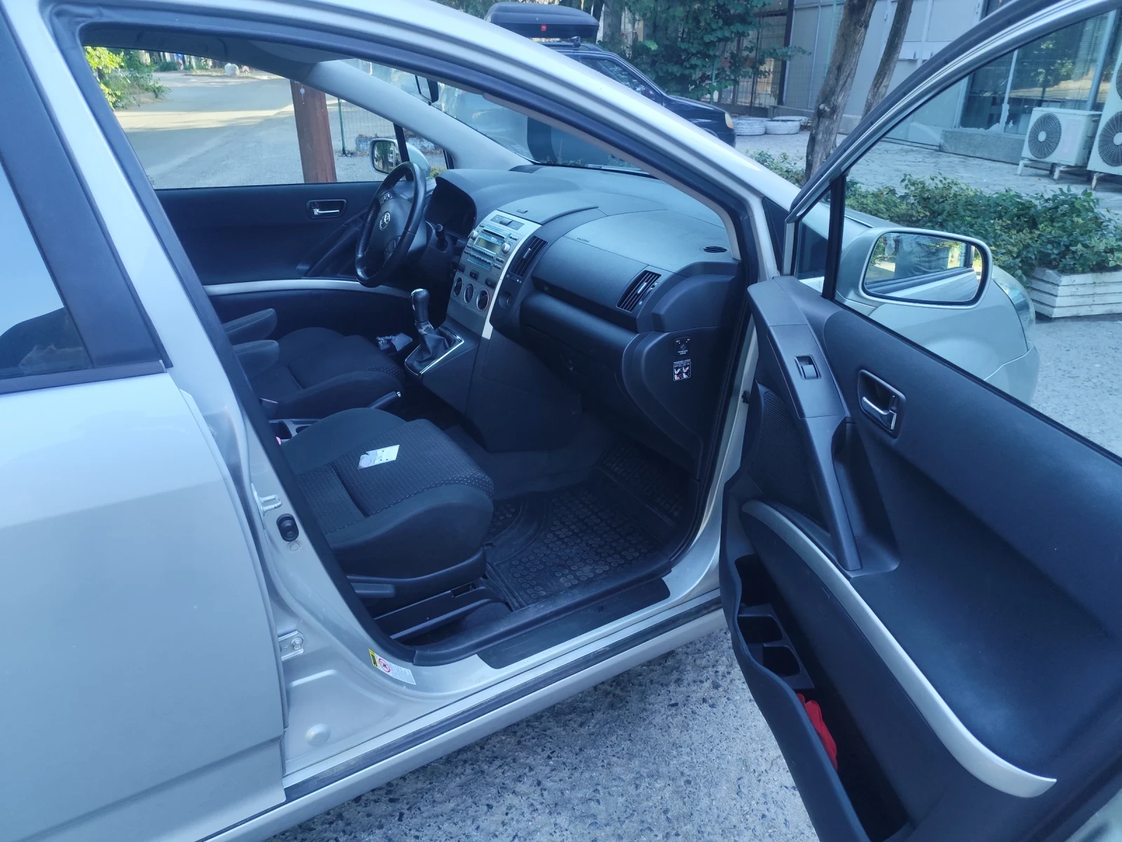 Toyota Corolla verso 7 местна, снимка 9 - Автомобили и джипове - 55863605