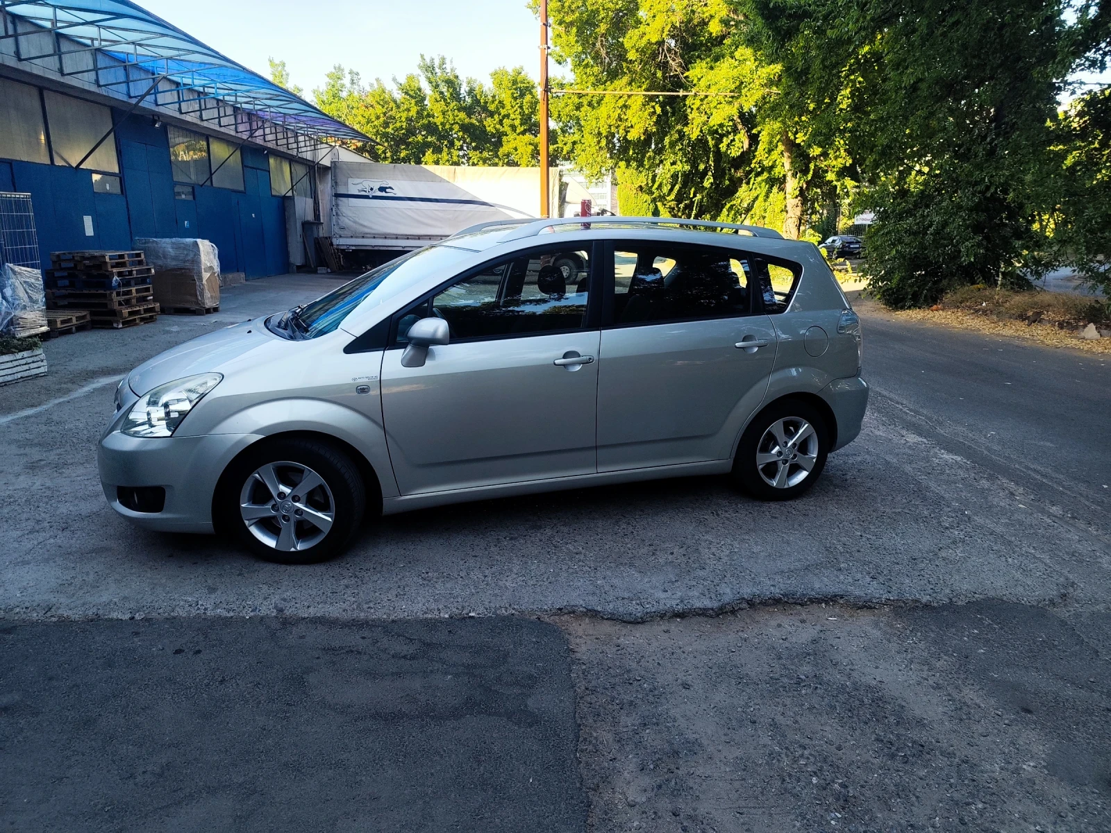 Toyota Corolla verso 7 местна, снимка 2 - Автомобили и джипове - 55863605