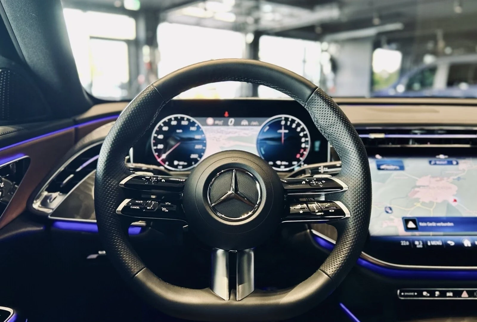 Mercedes-Benz E 400 e AMG 4MATIC PLUG-IN HYBRID 360-CAM DISTRONIC , снимка 9 - Автомобили и джипове - 56024179