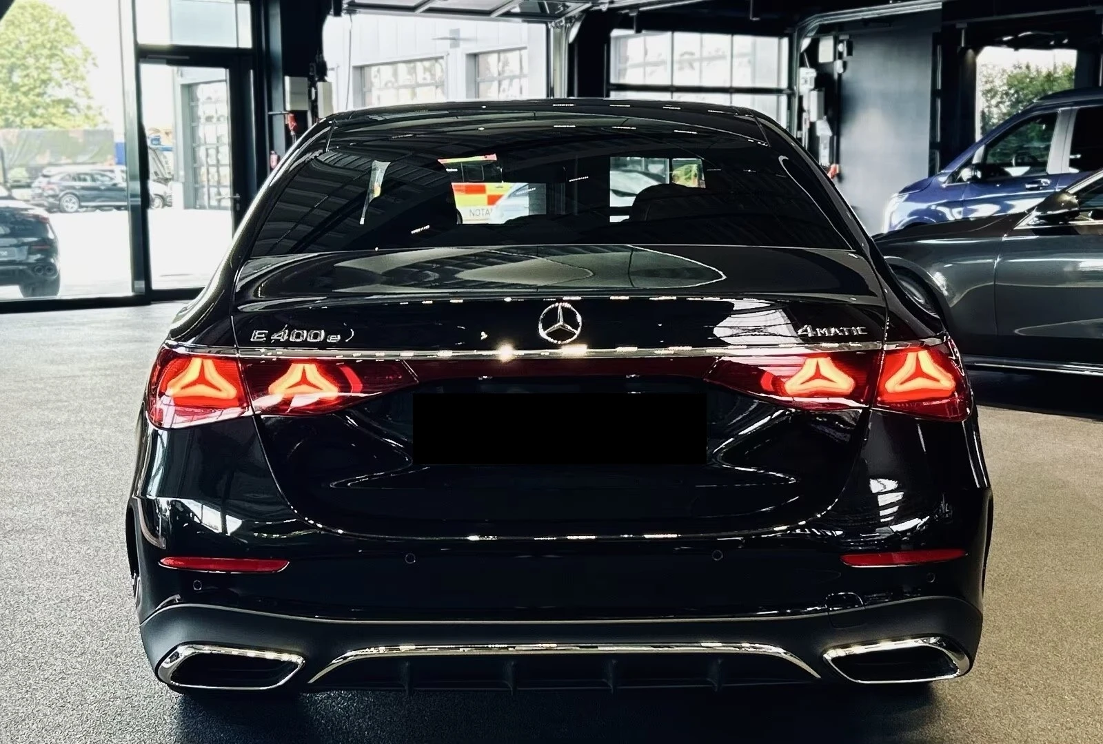 Mercedes-Benz E 400 e AMG 4MATIC PLUG-IN HYBRID 360-CAM DISTRONIC , снимка 4 - Автомобили и джипове - 56024179