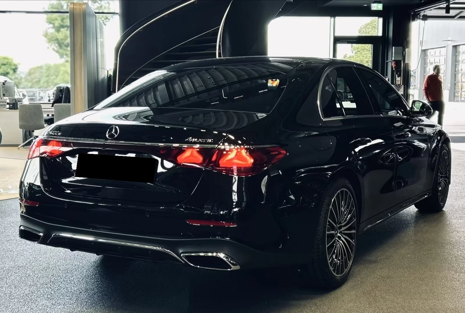 Mercedes-Benz E 400 e AMG 4MATIC PLUG-IN HYBRID 360-CAM DISTRONIC , снимка 2 - Автомобили и джипове - 56024179