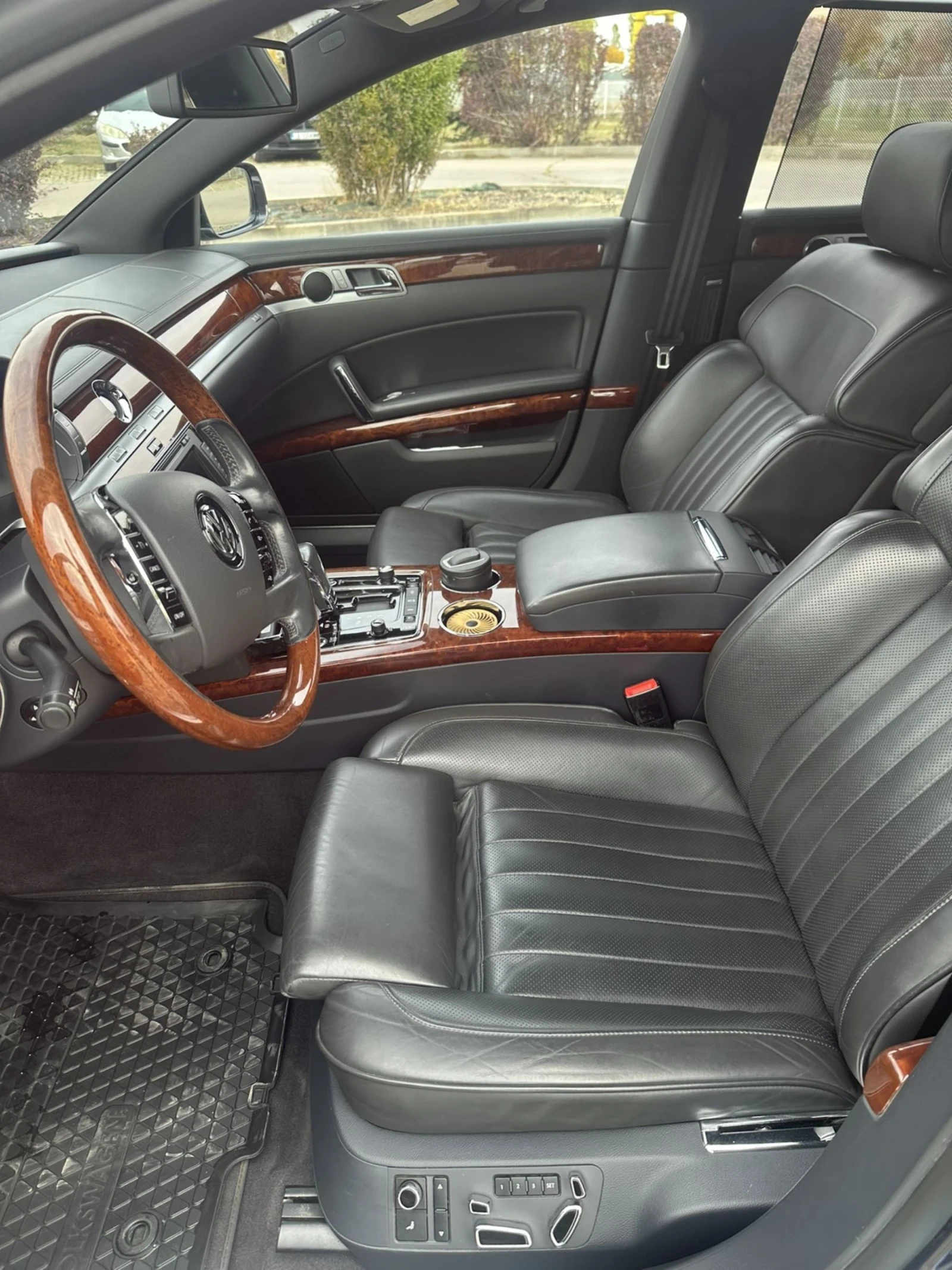 VW Phaeton Уникален, снимка 14 - Автомобили и джипове - 56056603